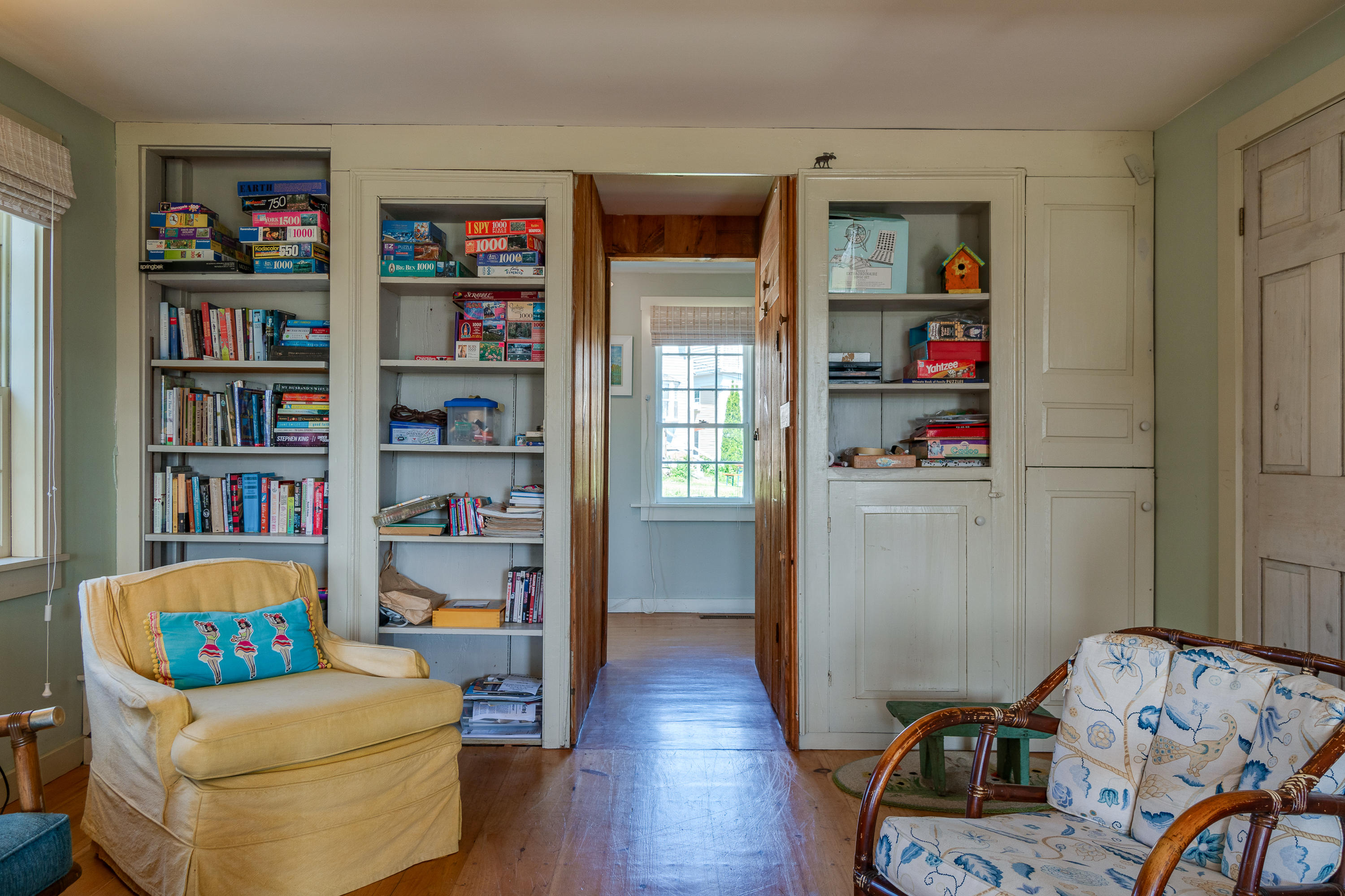 1439 Highway 32 Bristol, ME 04564 - Photo 23 of 54 Living room built ins