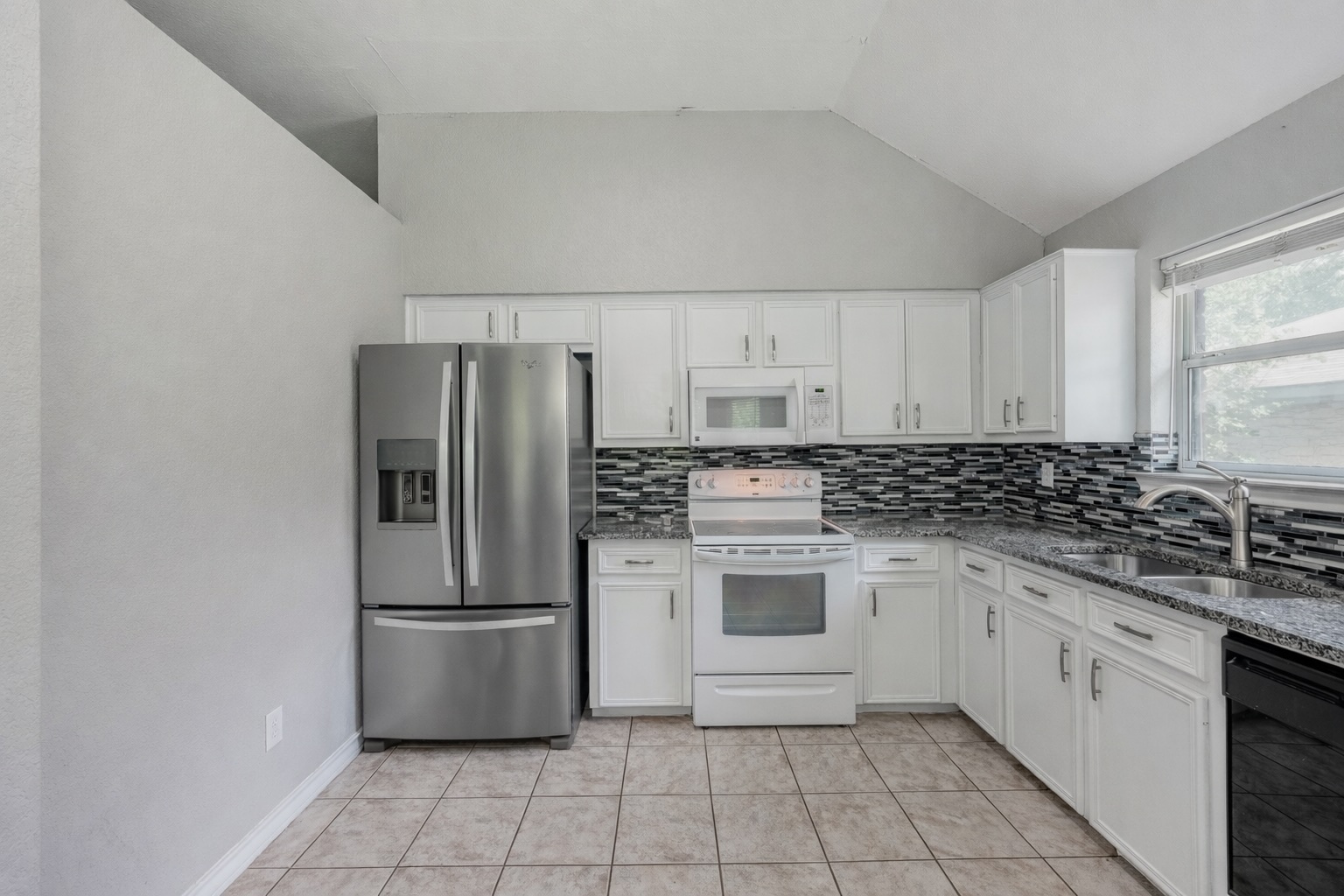 203 Pin Oak Drive Georgetown, TX 78628 - Photo 4 of 13