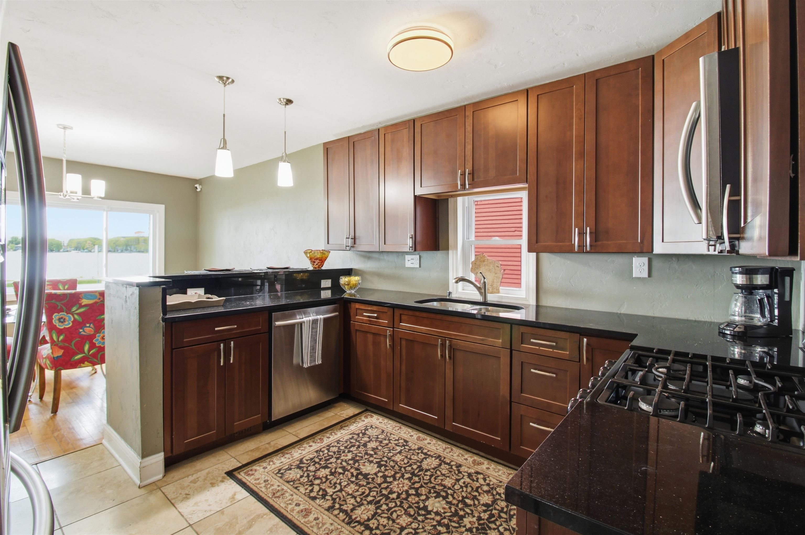 135 South Brittingham Place Madison, WI 53715 - Photo 7 of 27