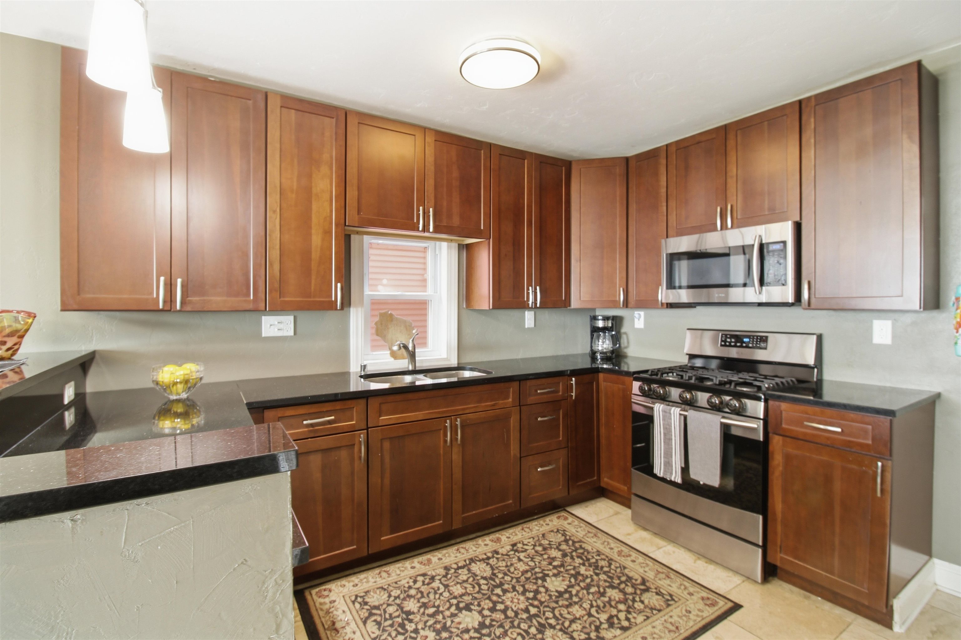 135 South Brittingham Place Madison, WI 53715 - Photo 8 of 27