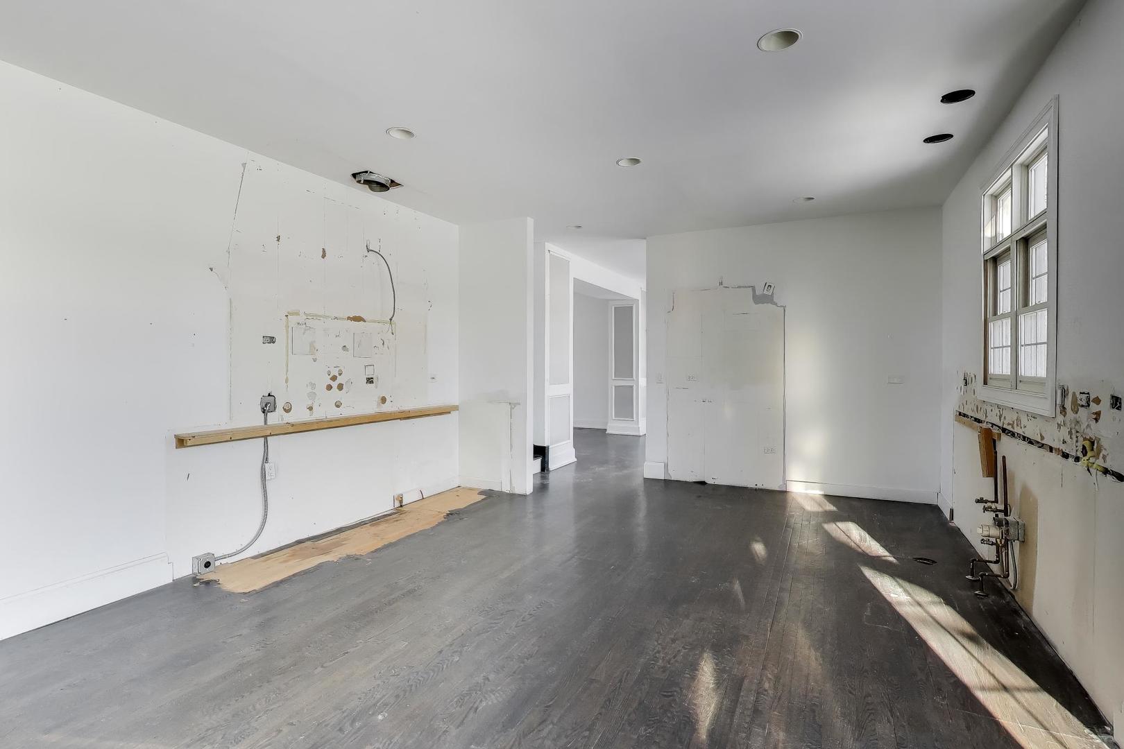 309 Ridge Road Highland Park, IL 60035 - Photo 16 of 71 a view of an empty room with a window