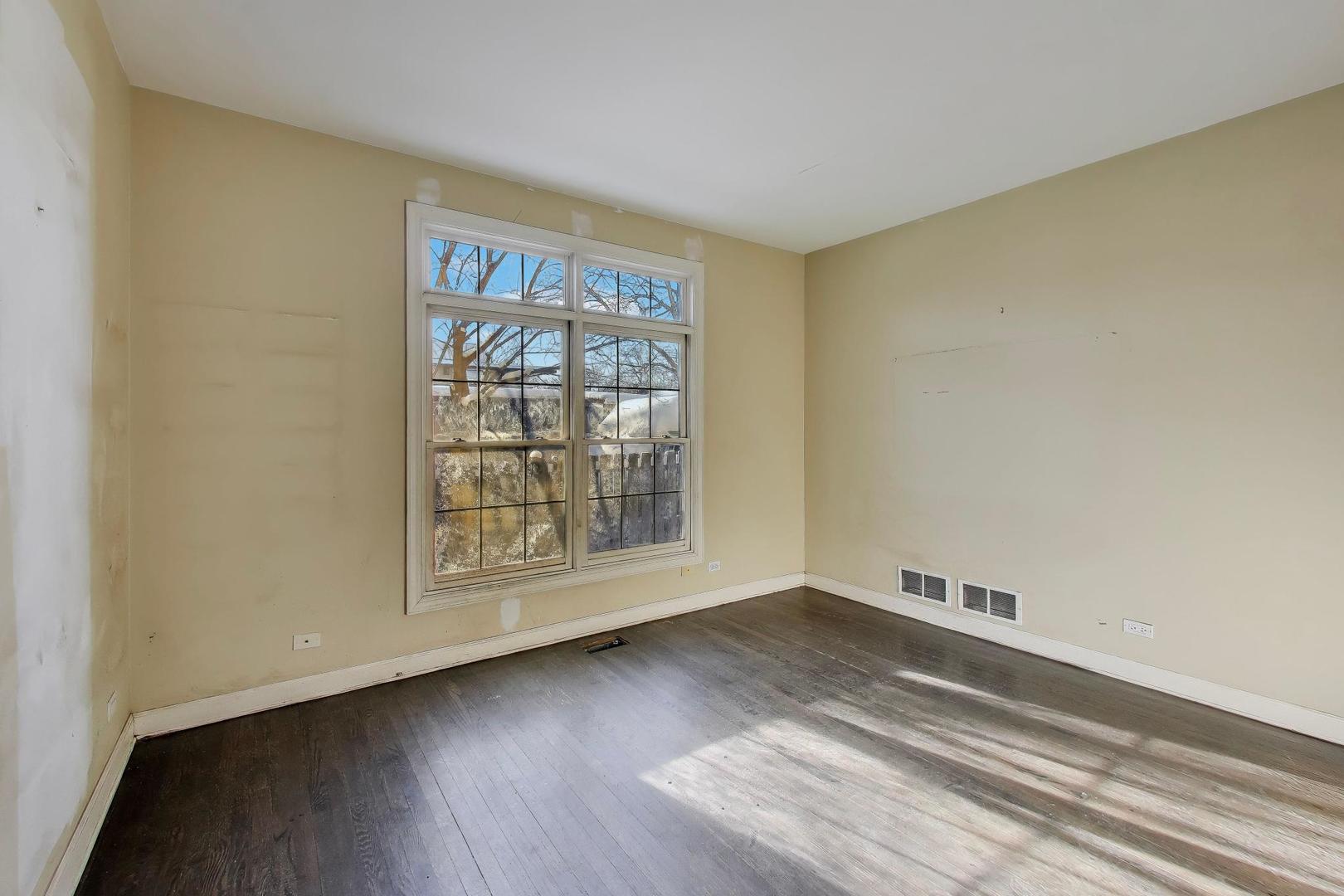 309 Ridge Road Highland Park, IL 60035 - Photo 22 of 71 a view of an empty room with wooden floor and a window