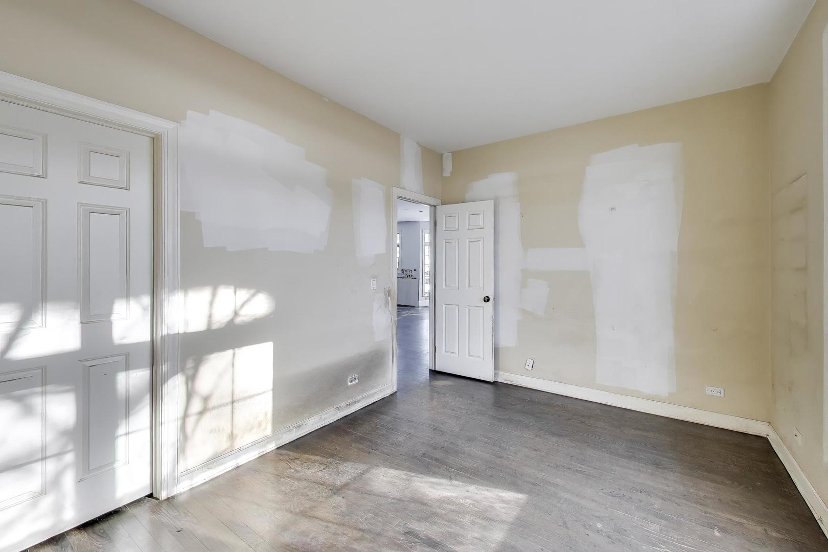 309 Ridge Road Highland Park, IL 60035 - Photo 23 of 71 a view of an empty room with a window