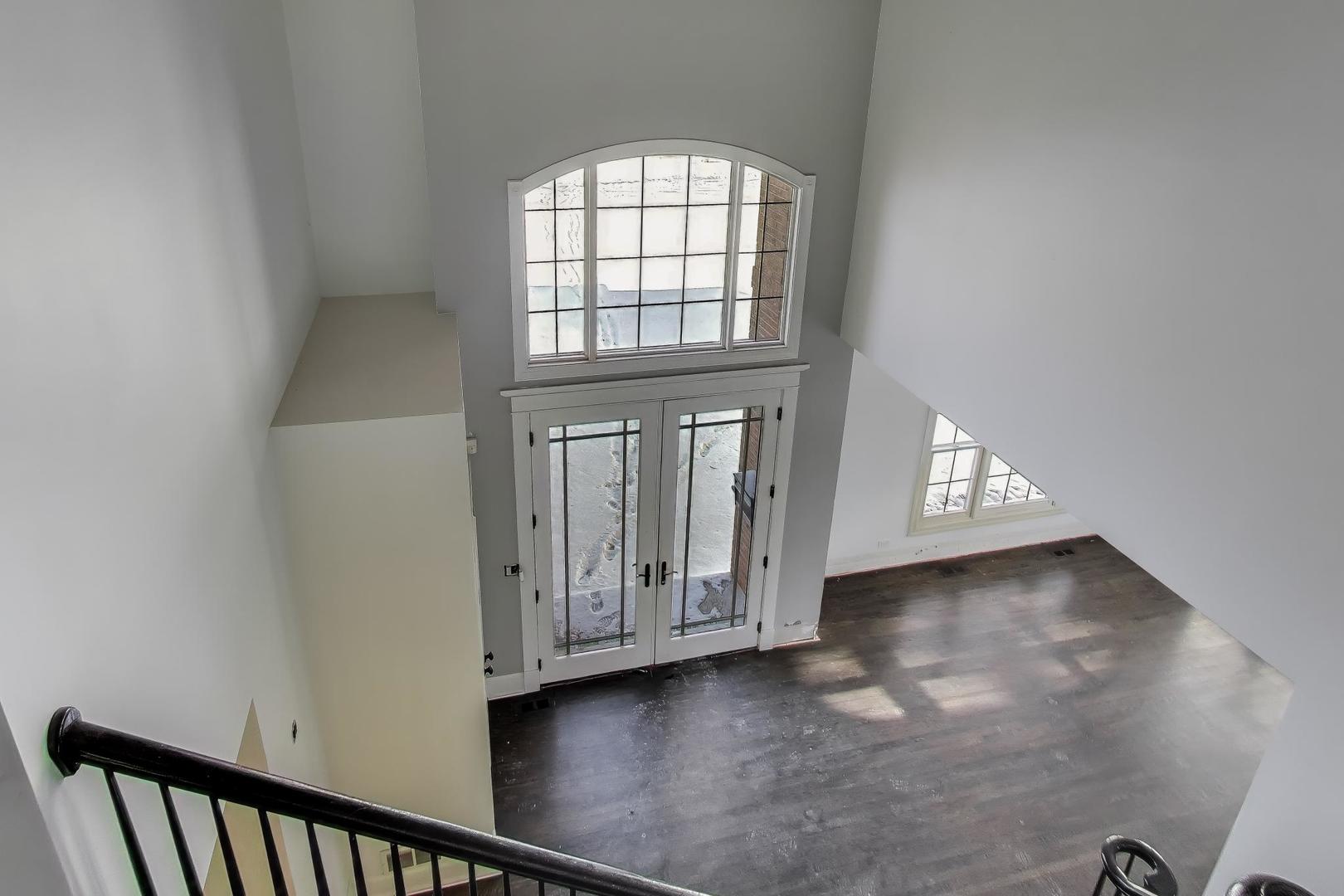 309 Ridge Road Highland Park, IL 60035 - Photo 30 of 71 an empty room with windows