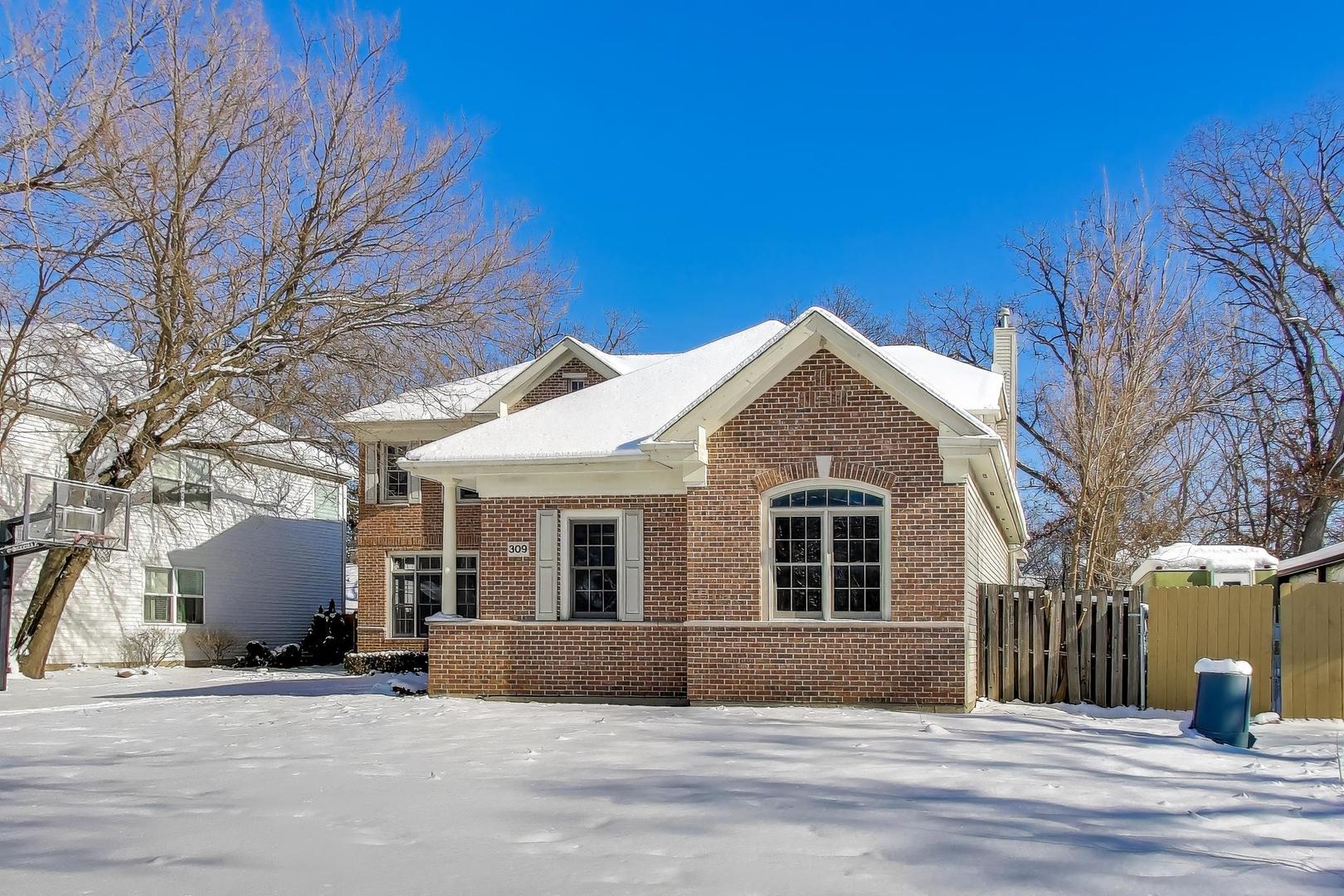 309 Ridge Road Highland Park, IL 60035 - Photo 4 of 71 a front view of a house with a garage