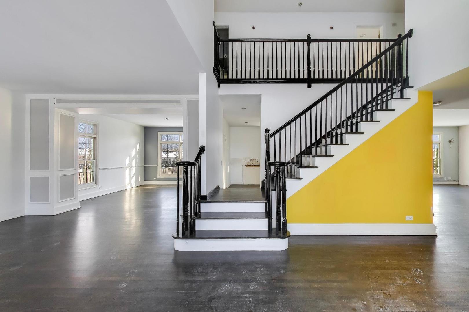 309 Ridge Road Highland Park, IL 60035 - Photo 5 of 71 a view of entryway and hall with wooden floor