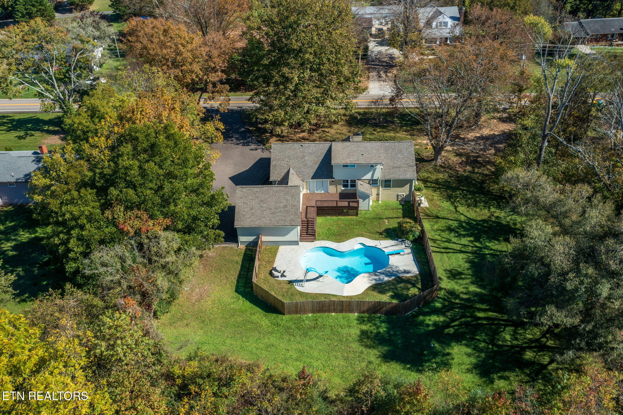 2713 Byington Beaver Ridge Road Knoxville, TN 37931 - Photo 5 of 60 homesandvideos aerials-13209