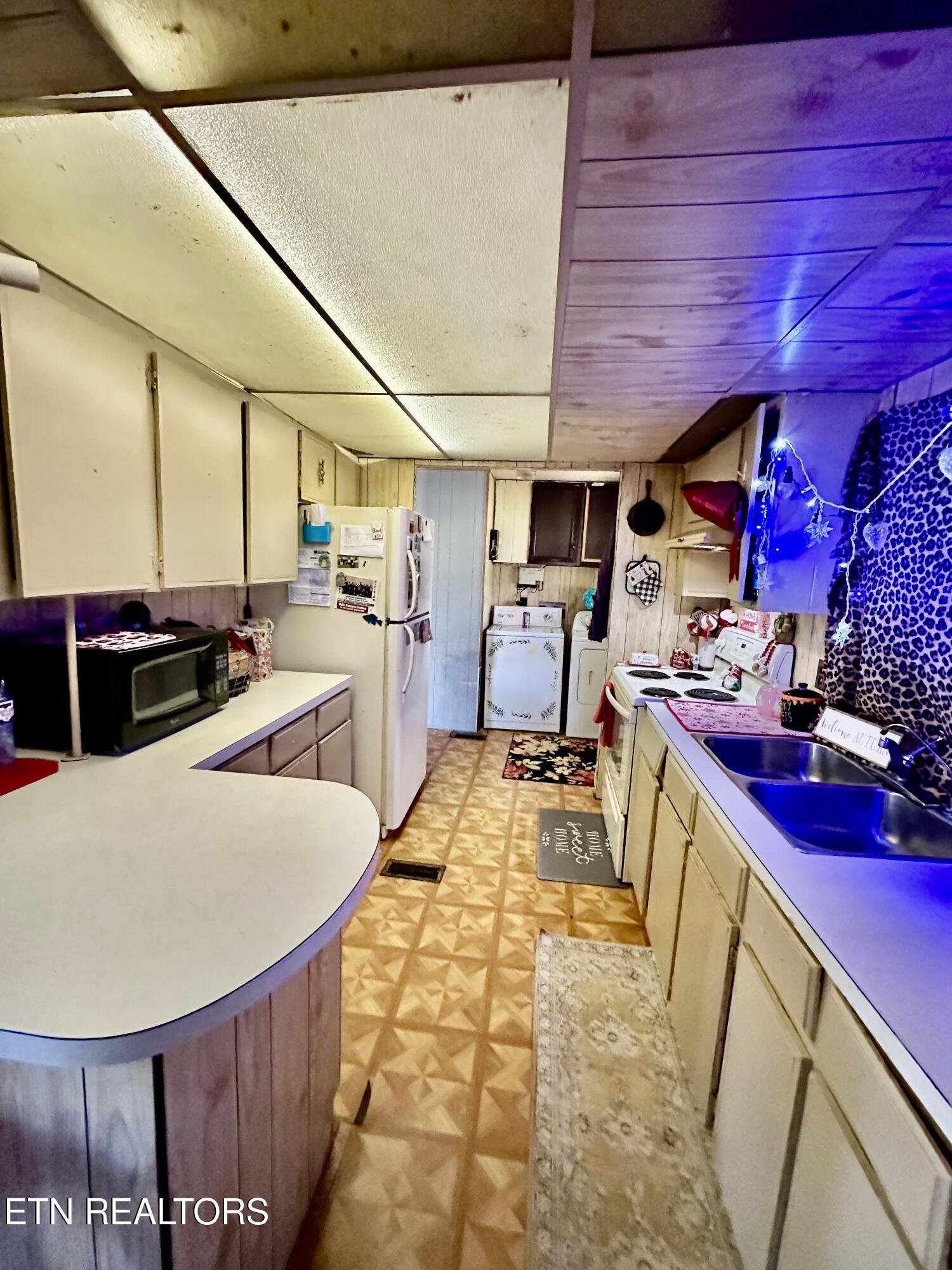 1500 Coalhill Road Sunbright, TN 37872 - Photo 9 of 20 IMG_2756