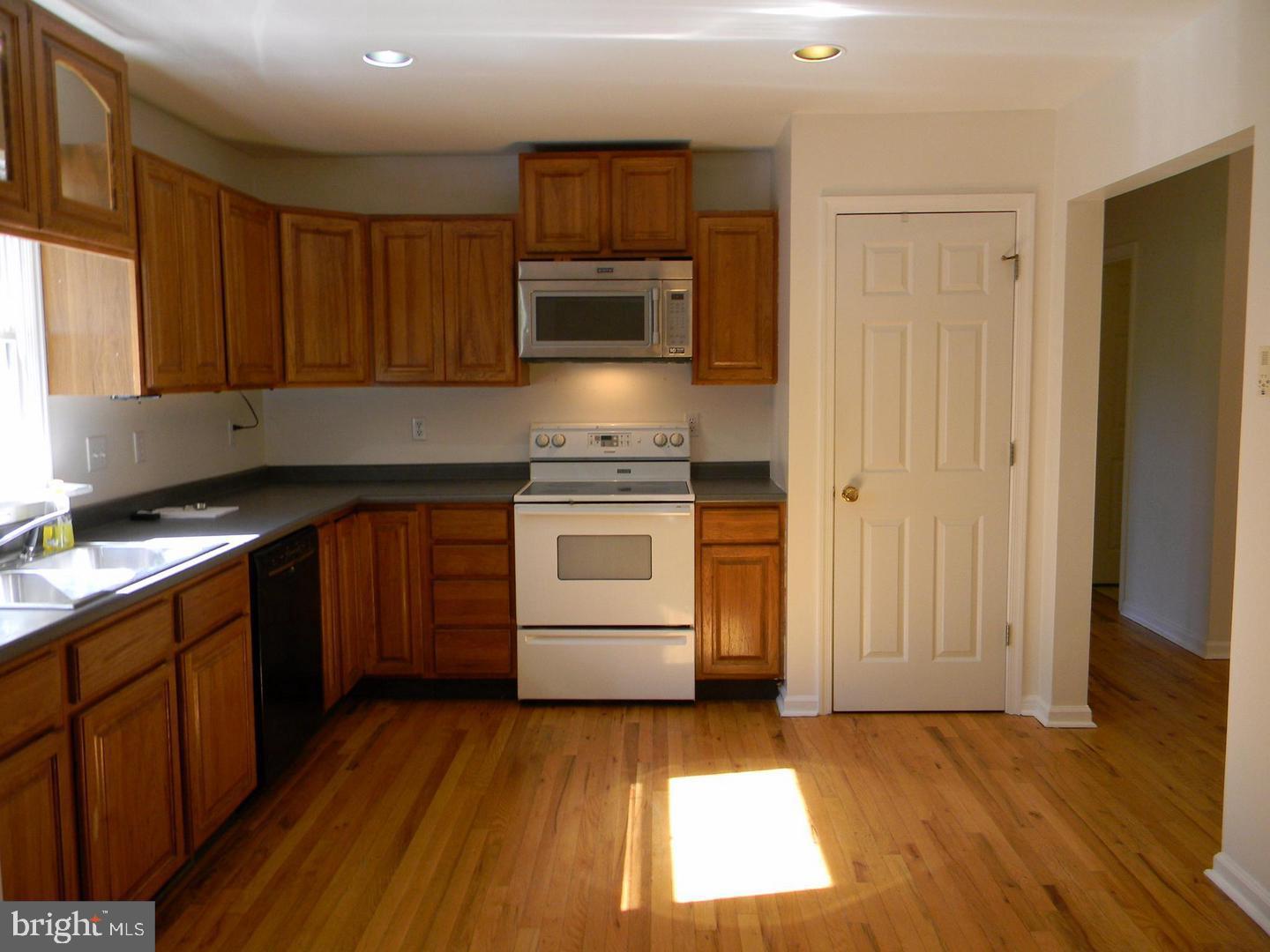 852 Chantilly Lane Inwood, WV 25428 - Photo 10 of 25