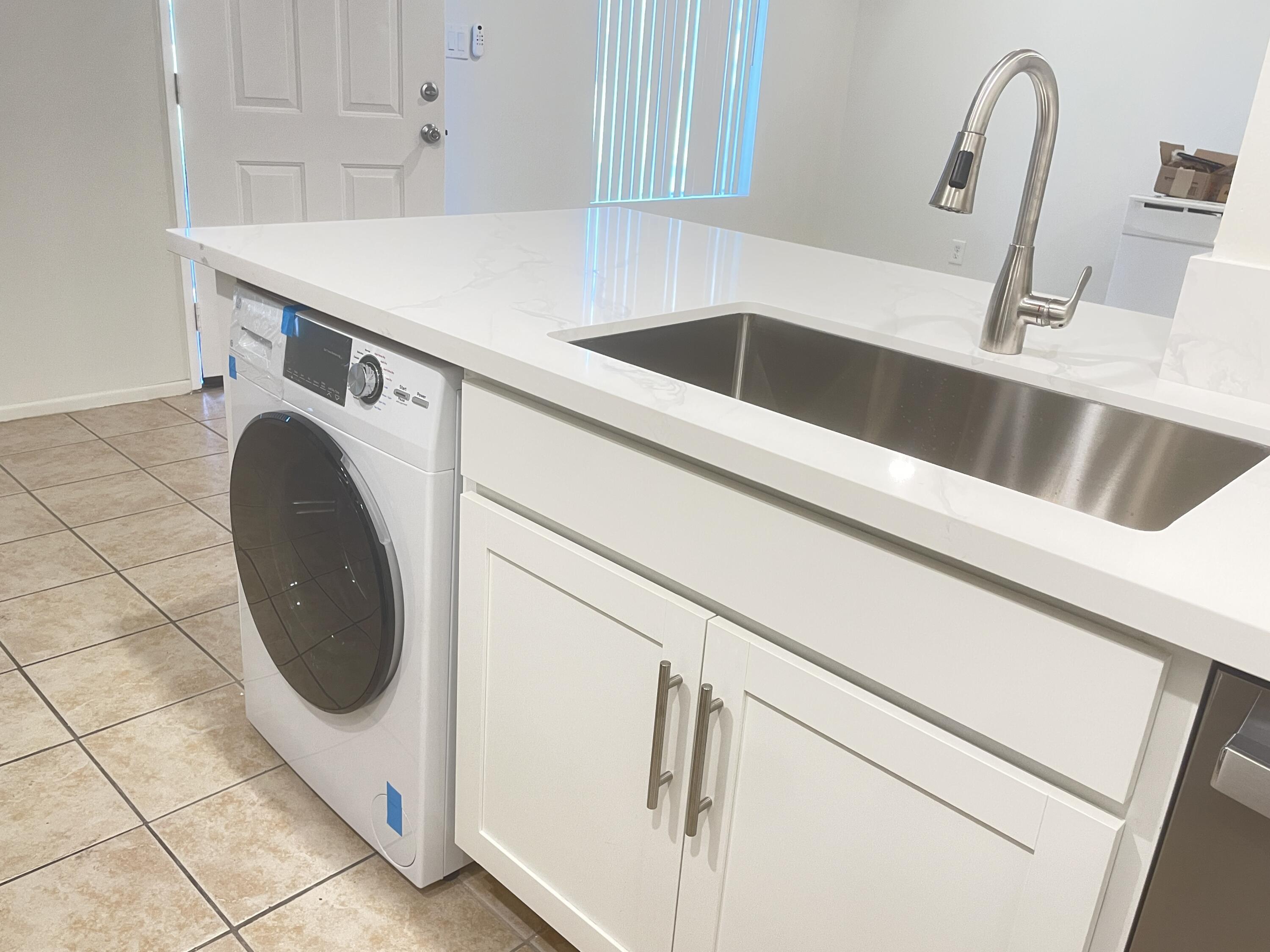 82567 Ave 48, Unit 36 Indio, CA 92201 - Photo 6 of 27 a utility room with dryer and washer