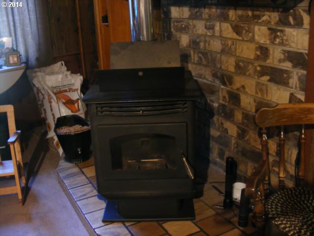 740 Northeast Bone Road Stevenson, WA 98648 - Photo 15 of 16 Fireplace Pellet Stove