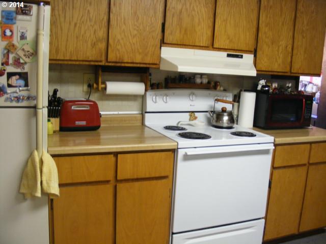 740 Northeast Bone Road Stevenson, WA 98648 - Photo 10 of 16 Kitchen