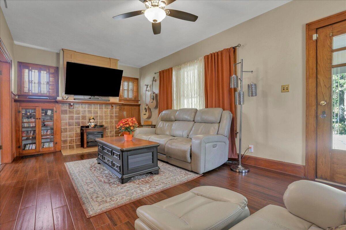 85 Old County Line Road Westerville, OH 43081 - Photo 11 of 66 Living Room