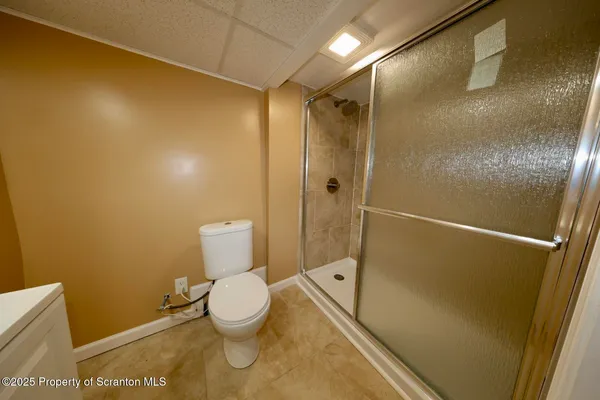 a bathroom with a toilet and a shower