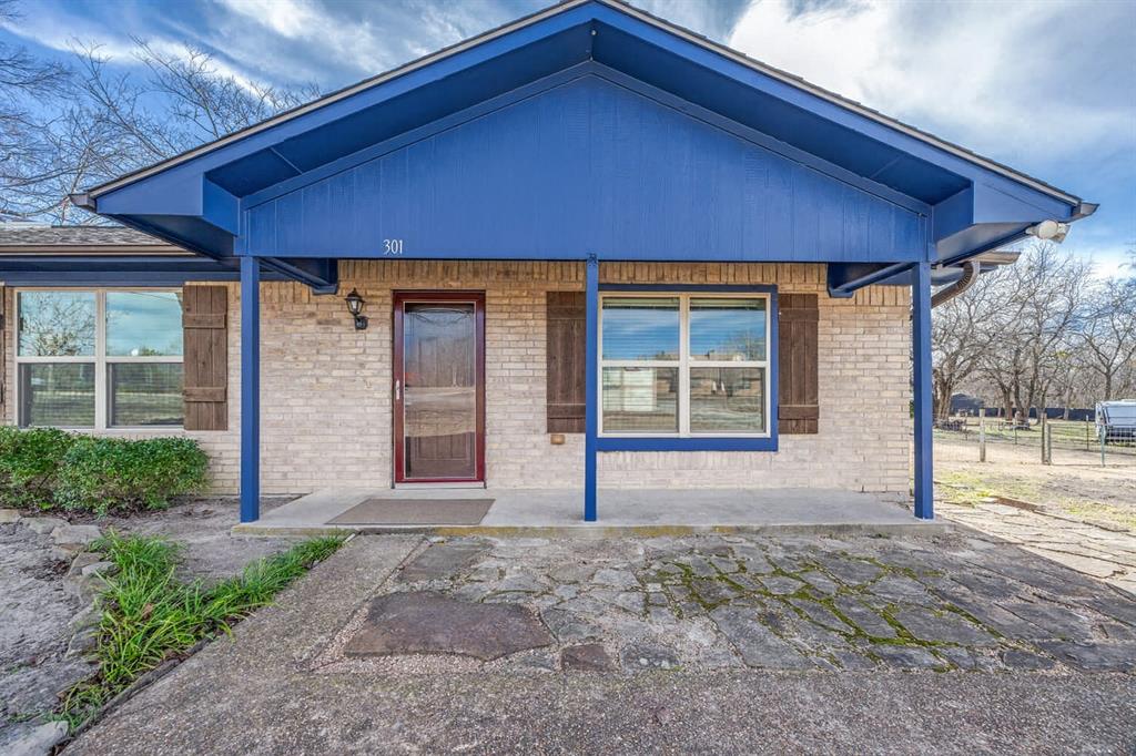 301 Pecan Street Tom Bean, TX 75491 - Photo 3 of 30