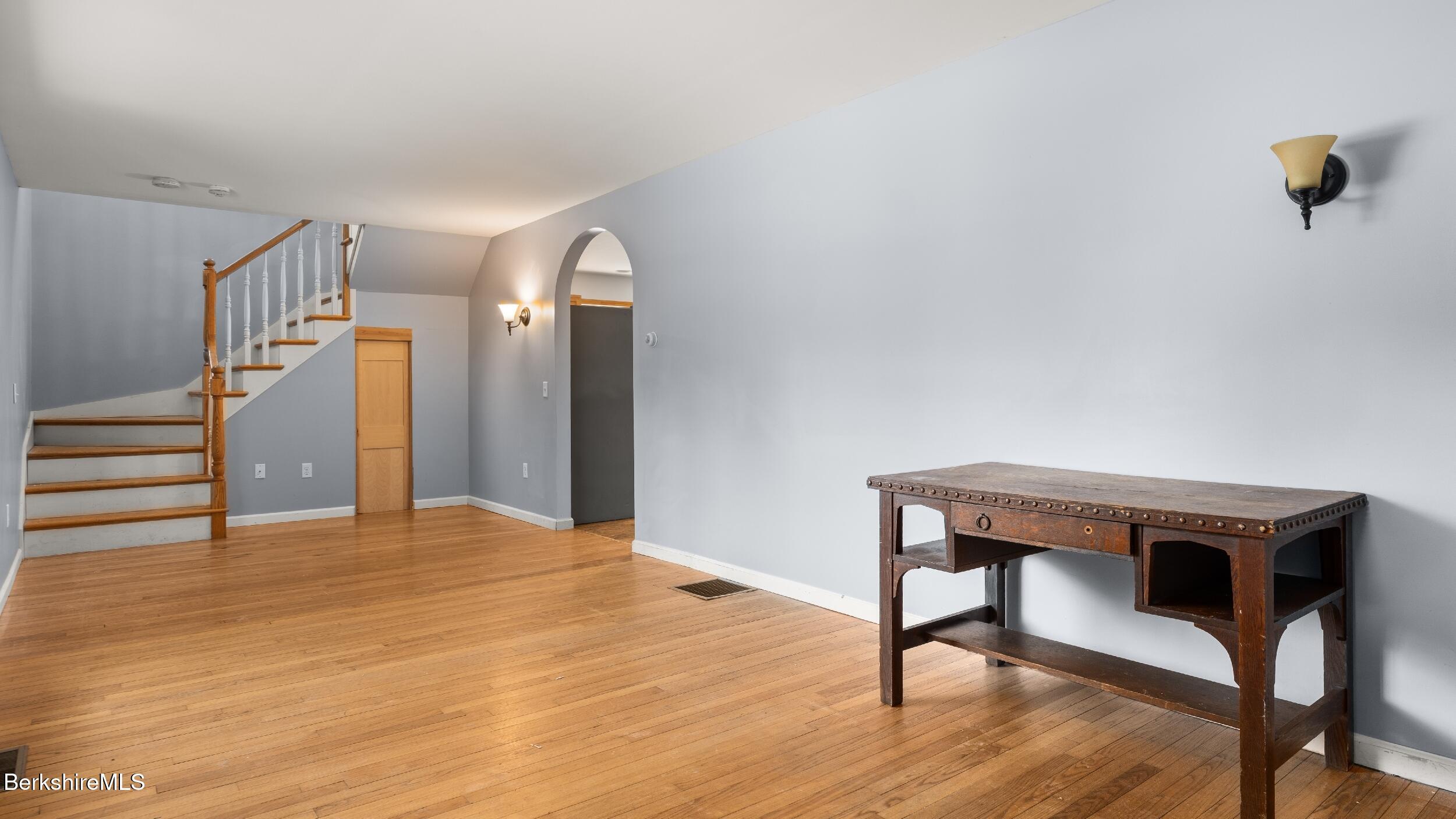 42 Bryant Street Pittsfield, MA 01201 - Photo 4 of 22 LIVING ROOM