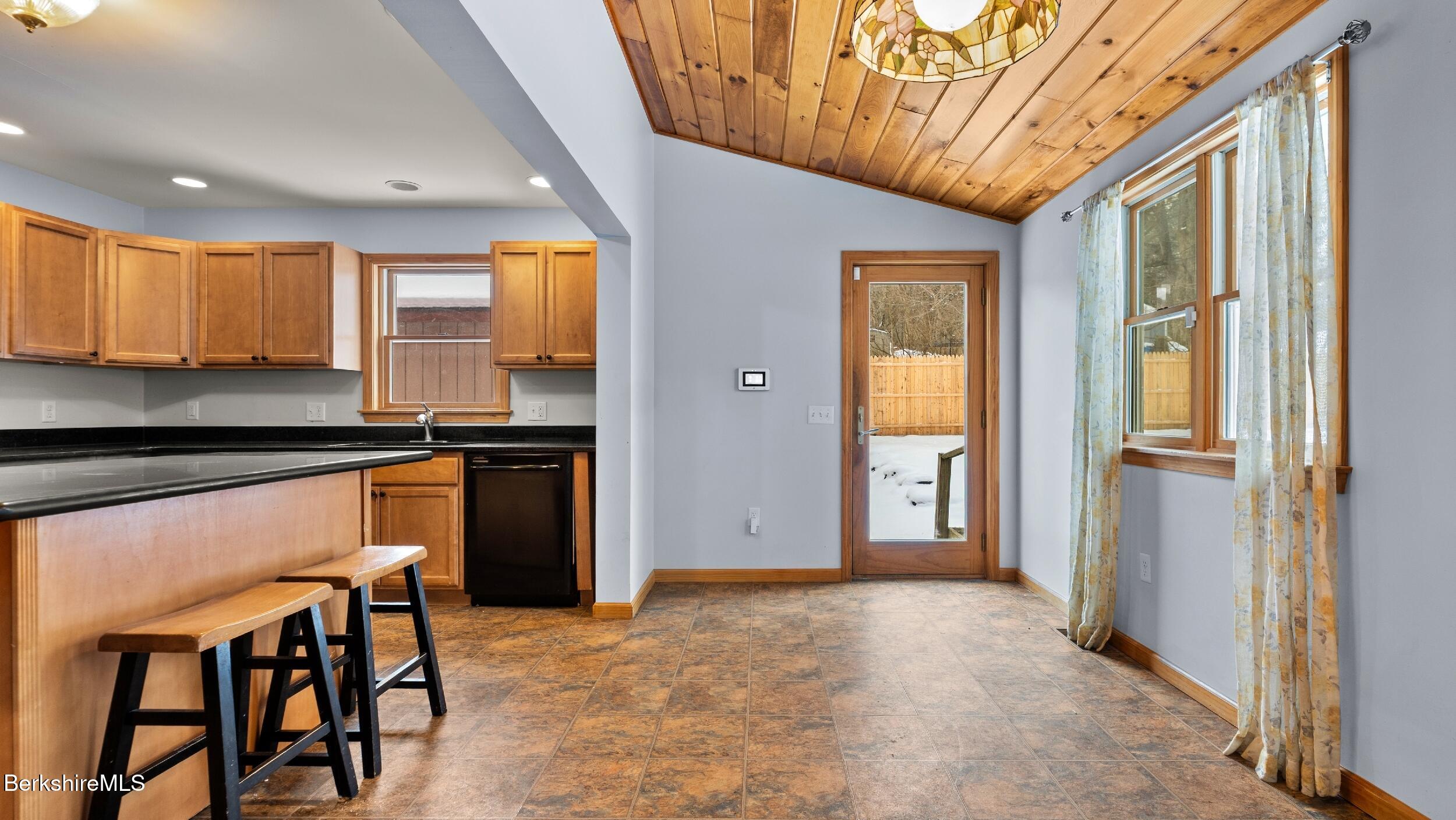 42 Bryant Street Pittsfield, MA 01201 - Photo 7 of 22 KITCHEN/DINING