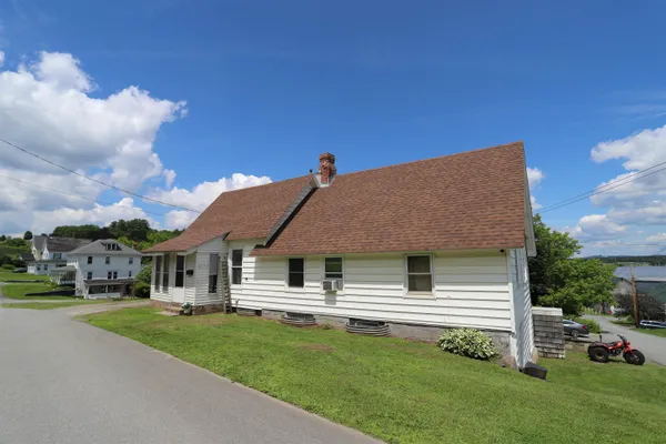 $259,900 | 94 Orchard Street, Newport, VT 05855