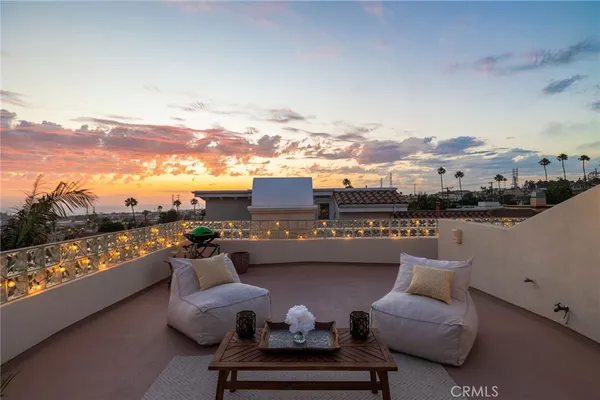 $1,798,000 | 611 North Lucia Avenue, Unit B, Redondo Beach, CA 90277