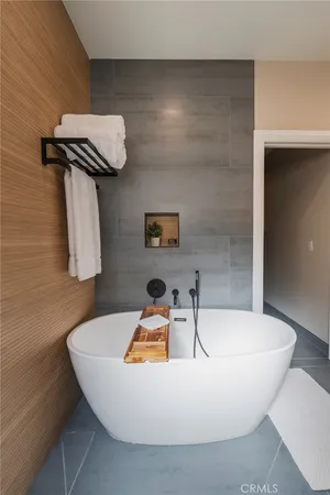 $1,798,000 | 611 North Lucia Avenue, Unit B, Redondo Beach, CA 90277