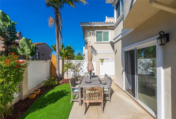 $1,798,000 | 611 North Lucia Avenue, Unit B, Redondo Beach, CA 90277