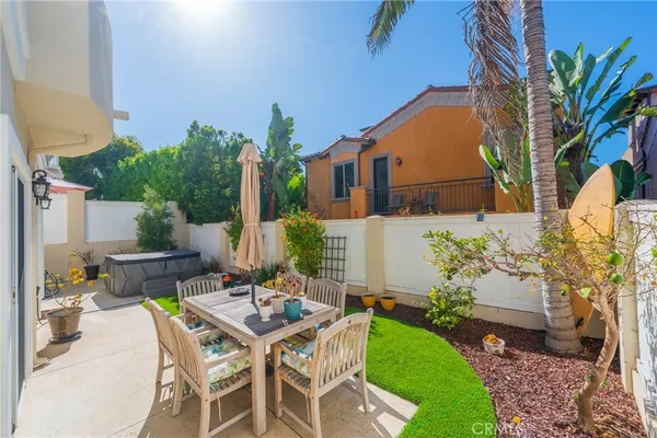$1,798,000 | 611 North Lucia Avenue, Unit B, Redondo Beach, CA 90277
