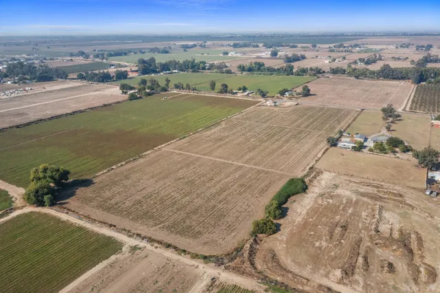 an aerial view of a houses