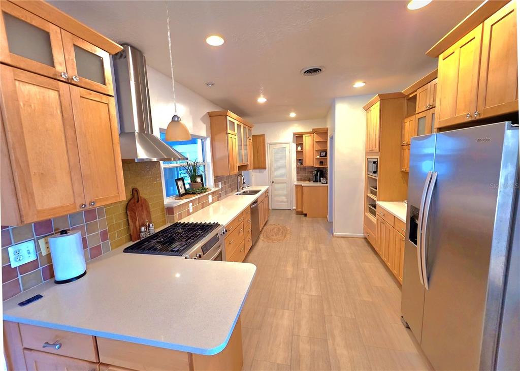 805 South Keene Road Clearwater, FL 33764 - Photo 6 of 17