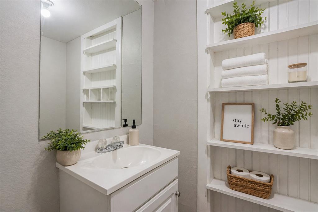 306 North Front Street Savoy, TX 75479 - Photo 15 of 27 Virtually staged bathroom