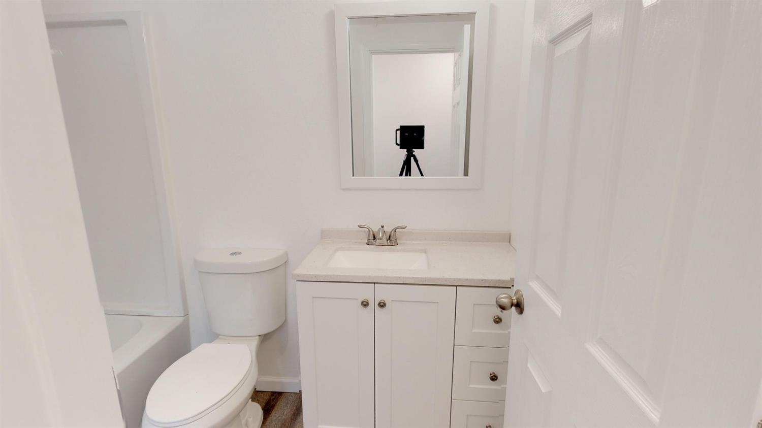 2753 Russell Road Grants Pass, OR 97526 - Photo 14 of 26 Guest bathroom
