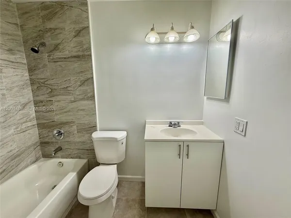 $1,200 | 220 Northeast 41st Street, Unit 4, Oakland Park, FL 33334