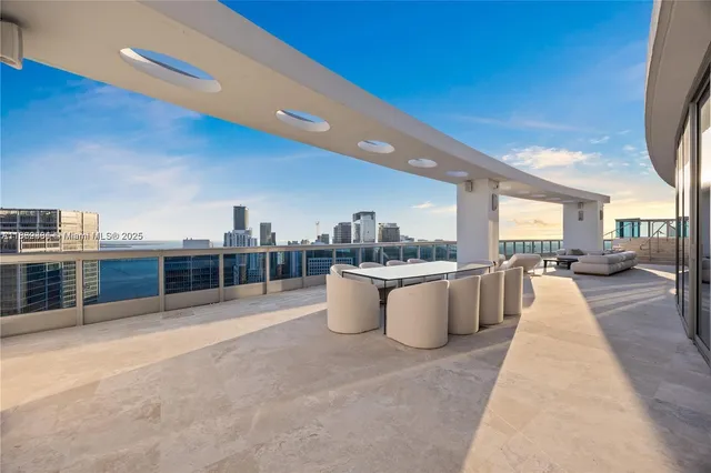 a picture of city view