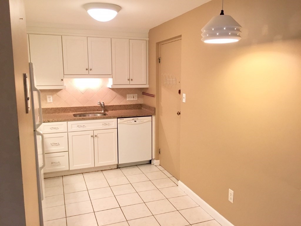 2323 Washington Street, Unit G7 Newton, MA 02462 - Photo 7 of 10