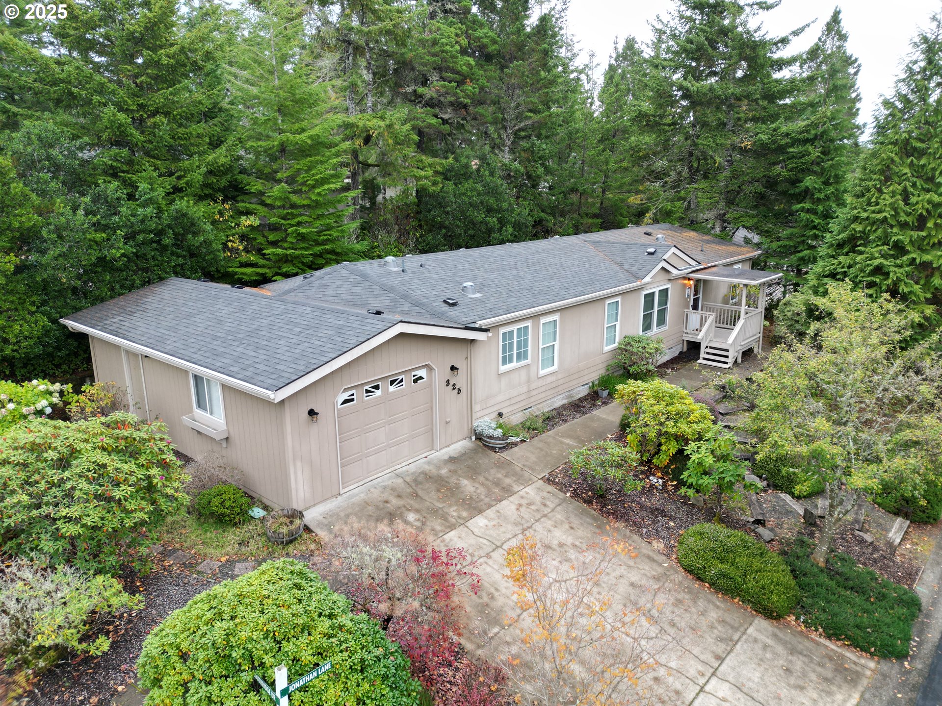 325 Jonathan Lane Florence, OR 97439 - Photo 1 of 37 an aerial view of a house