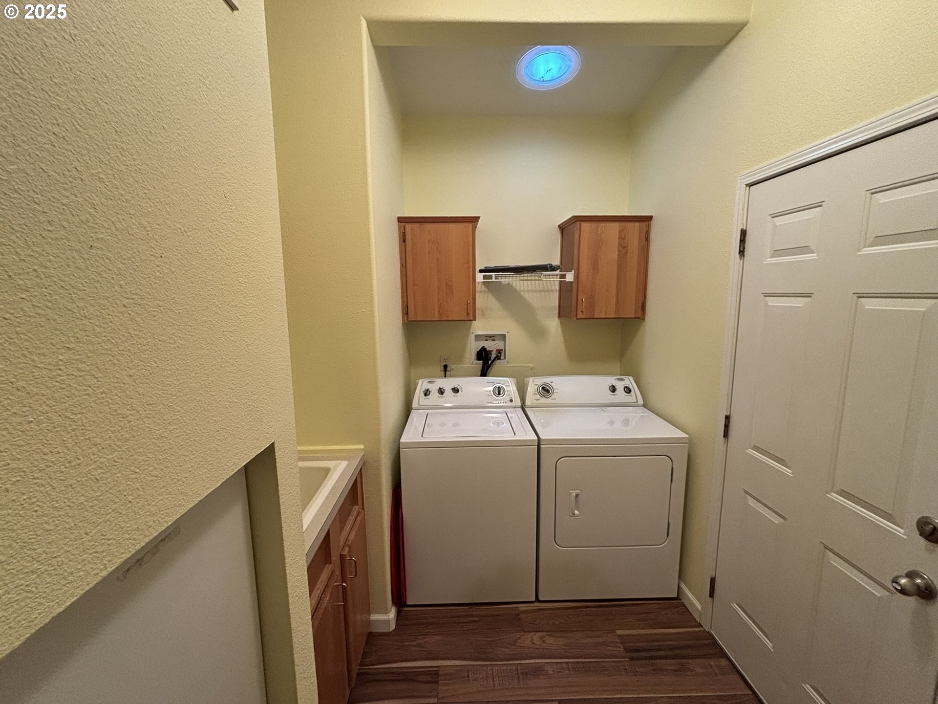 325 Jonathan Lane Florence, OR 97439 - Photo 12 of 37 a utility room with dryer and washer
