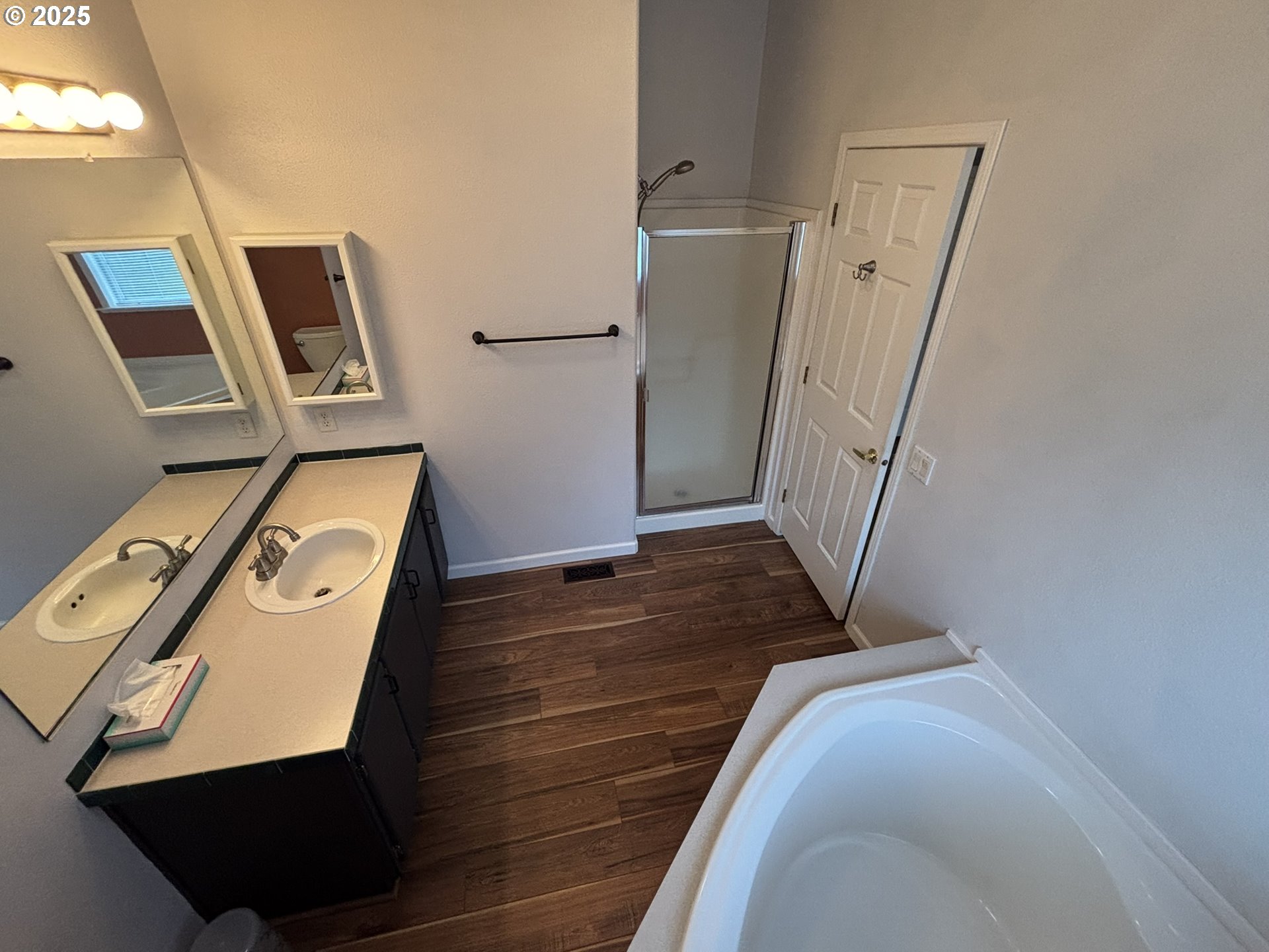 325 Jonathan Lane Florence, OR 97439 - Photo 21 of 37 a view of a kitchen with refrigerator washer and dryer