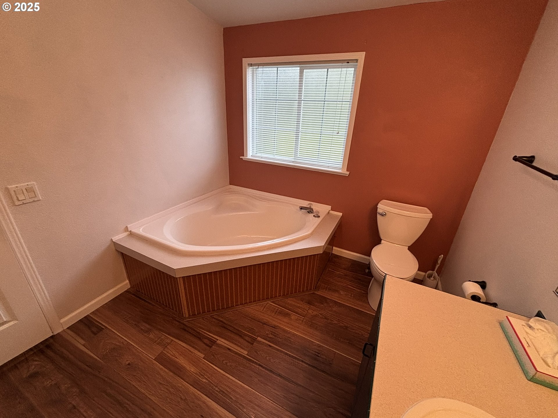 325 Jonathan Lane Florence, OR 97439 - Photo 23 of 37 a bathroom with a sink and a bathtub