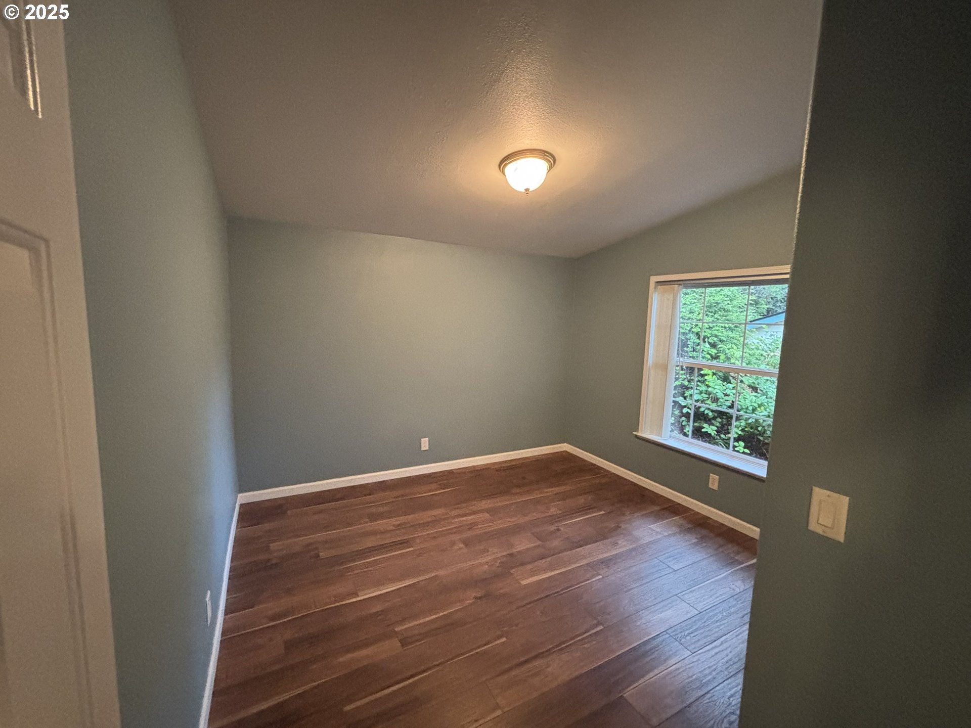 325 Jonathan Lane Florence, OR 97439 - Photo 24 of 37 an empty room with wooden floor and windows