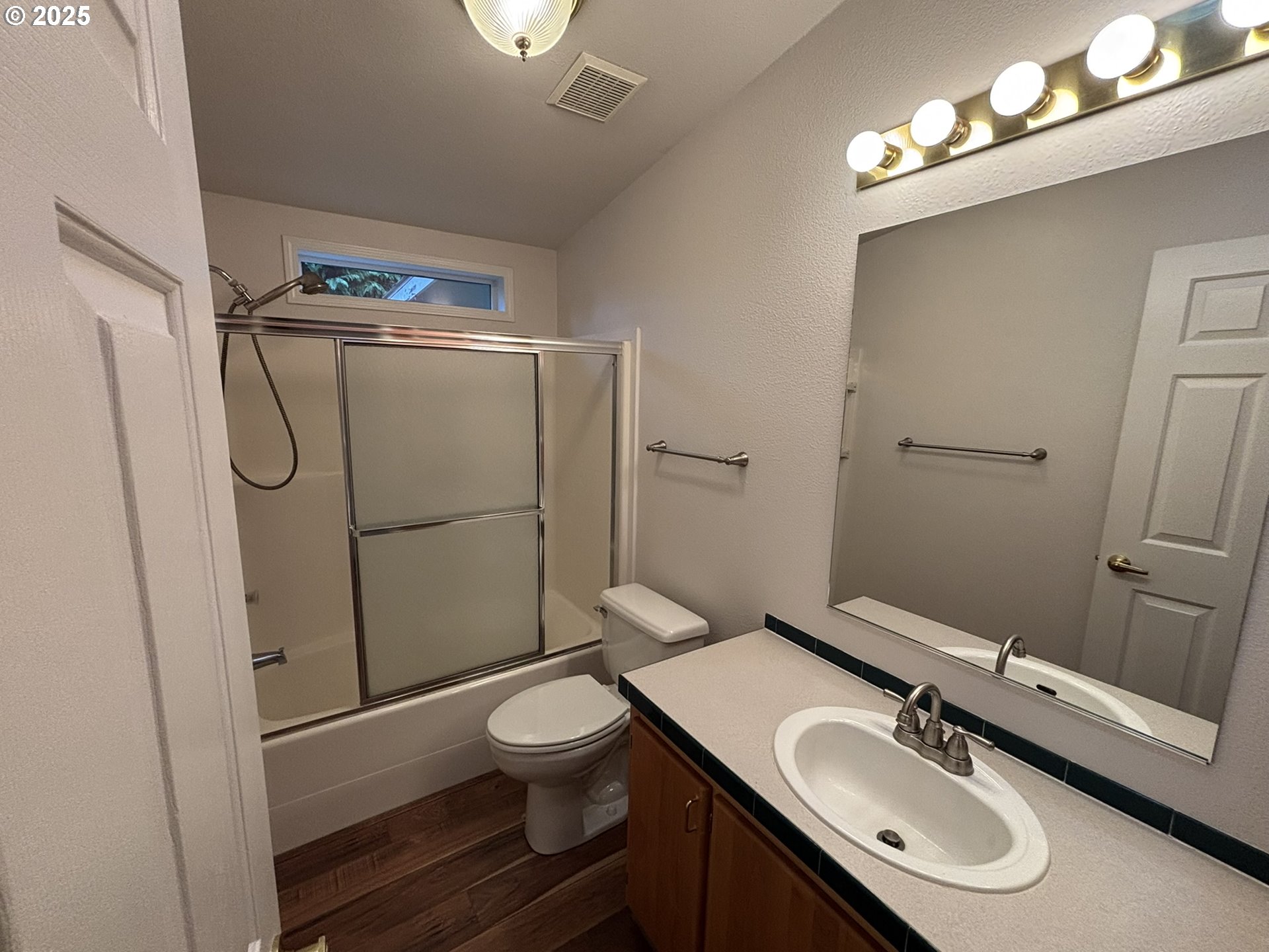 325 Jonathan Lane Florence, OR 97439 - Photo 28 of 37 a bathroom with a sink toilet and shower