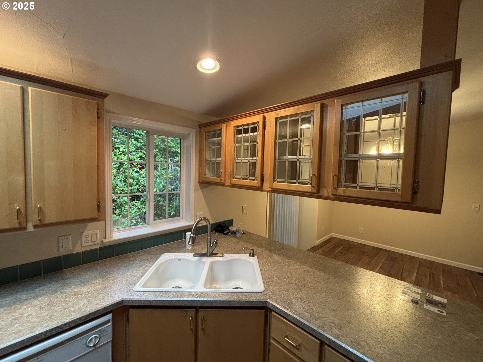 325 Jonathan Lane Florence, OR 97439 - Photo 8 of 37 a kitchen with a sink and a window