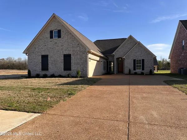 $399,900 | 3631 Kreunen Street, Nesbit, MS 38651