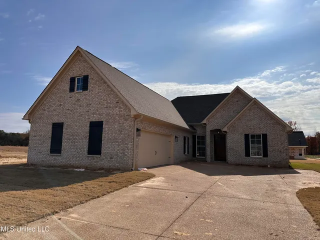 $399,900 | 3631 Kreunen Street, Nesbit, MS 38651