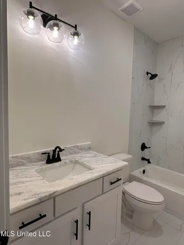 $399,900 | 3631 Kreunen Street, Nesbit, MS 38651