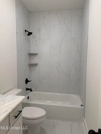 $399,900 | 3631 Kreunen Street, Nesbit, MS 38651