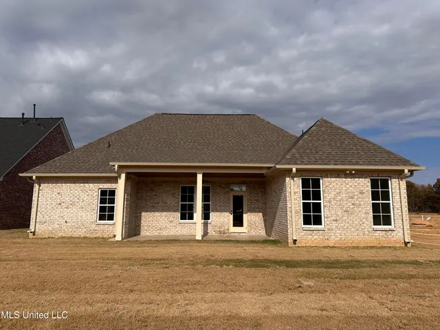 $399,900 | 3631 Kreunen Street, Nesbit, MS 38651