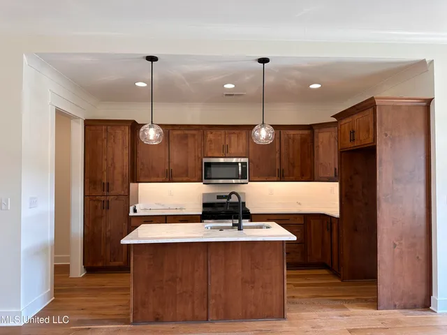 $399,900 | 3631 Kreunen Street, Nesbit, MS 38651