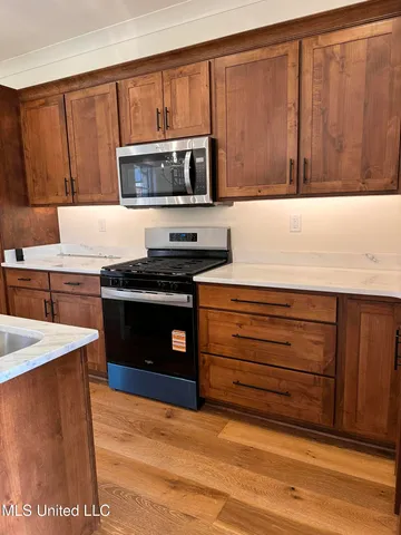 $399,900 | 3631 Kreunen Street, Nesbit, MS 38651