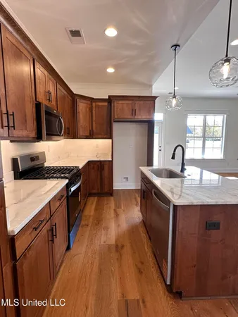 $399,900 | 3631 Kreunen Street, Nesbit, MS 38651