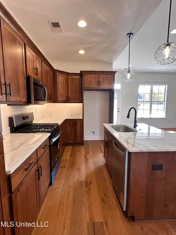 $399,900 | 3631 Kreunen Street, Nesbit, MS 38651