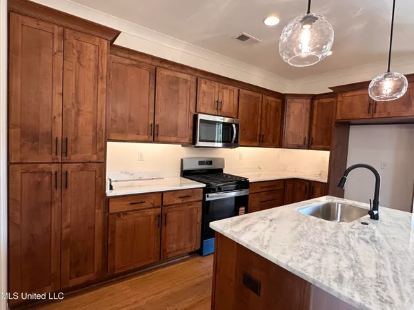 $399,900 | 3631 Kreunen Street, Nesbit, MS 38651